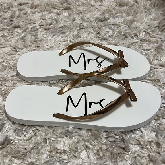 *Never Worn* Bridal flip flop sandals - ‘Mrs’ - White, Size 9 - Picture 3 of 6